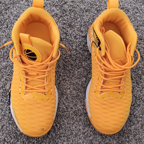 Shoes - Picture 1 of 3